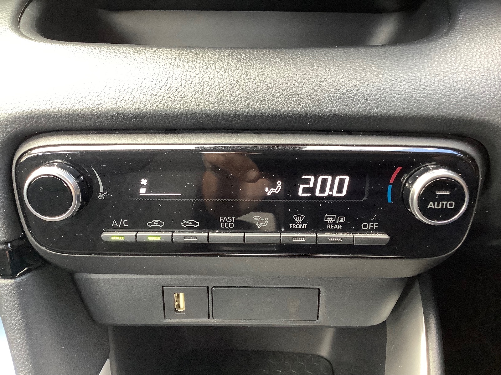 2023 Toyota Yaris ICON FHEV Auto